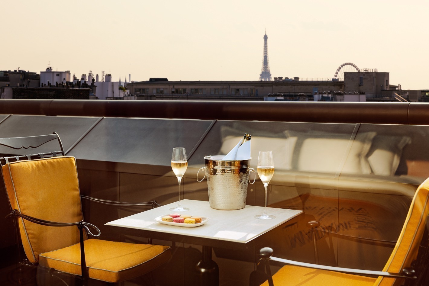 executive-vue-tour-eiffel-terrasse-2-hotel-madame-reve